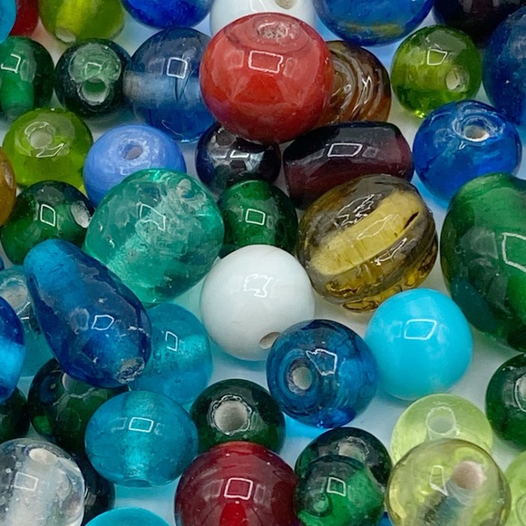 Glass Beads Mix Assorted Colors Shapes and Sizes 150 Glass Beads - Picture 4 of 5
